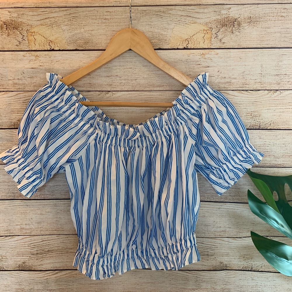 Forever 21 Off The Shoulder Crop Top size S